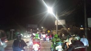Las protestas del sábado en la vía a La Calera afectaron la movilidad hasta altas horas de la noche.