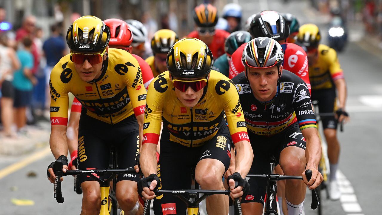 CARAVACA DE LA CRUZ, SPAIN - SEPTEMBER 03: (L-R) Wilco Kelderman of The Netherlands, Jonas Vingegaard of Denmark and Team Jumbo-Visma and Remco Evenepoel of Belgium and Team Soudal - Quick Step compete in the breakaway during the 78th Tour of Spain 2023, Stage 9 a 184,5 stage from Cartagena to Collado de la Cruz de Caravaca 1089m / #UCIWT / on September 03, 2023 in Collado de la Cruz de Caravaca, Spain. (Photo by Alexander Hassenstein/Getty Images)