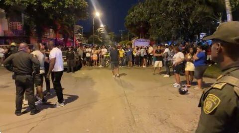 Las autoridades realizan el levantamiento del cuerpo de la menor en el barrio San Judas Tadeo I.