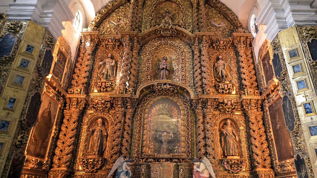 En esta foto de archivo tomada el 20 de julio de 2021, vista de la decoración interior de la Catedral de Nuestra Señora de la Asunción en Tlaxcala, México. Foto de Alfredo Estrella / AFP