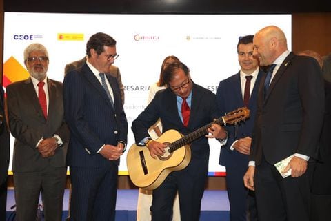 Presidente Gustavo Petro también demostró sus dotes para la guitarra