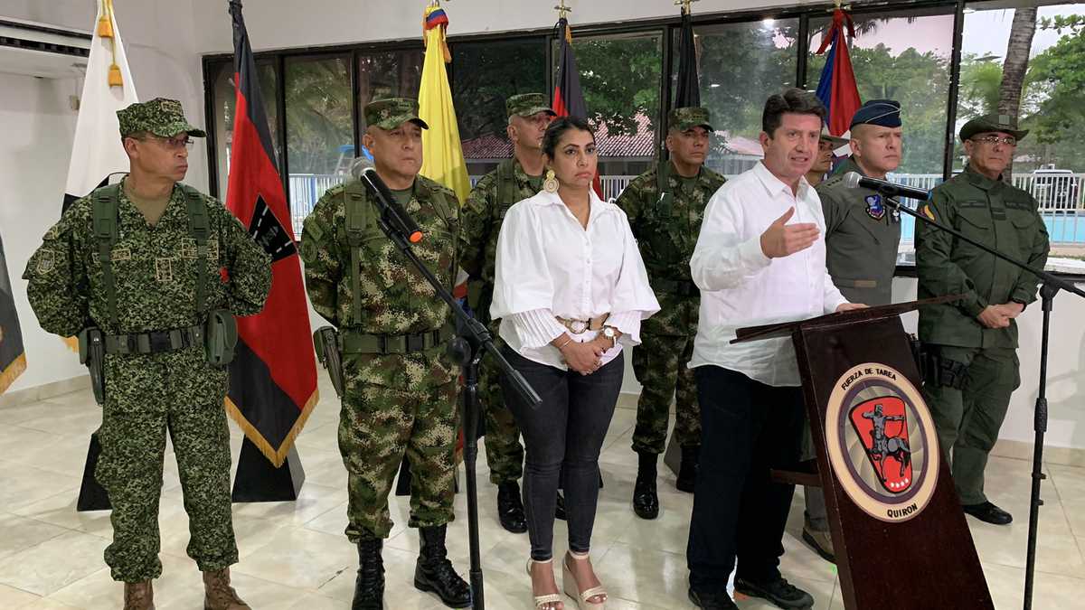 El ministro de Defensa, Diego Molano, en cabeza de la cúpula militar anunció la neutralización de alias 'Chúcula".
