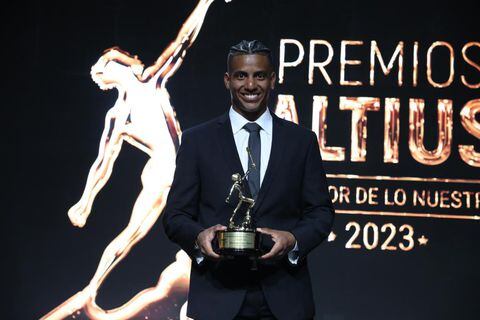 Kevin Quintero, cilcista colombiano que ganó el galardon al mejor deportista del 2023 en los Premios Altius.