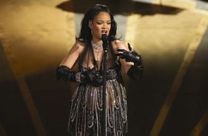 Rihanna canta "Lift Me Up" de "Black Panther: Wakanda Forever" durante los Óscar.