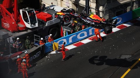 MONTE-CARLO, MONACO - MAY 27: The car of Sergio Perez of Mexico and Oracle Red Bull Racing is removed from the circuit by a crane after he crashed during qualifying ahead of the F1 Grand Prix of Monaco at Circuit de Monaco on May 27, 2023 in Monte-Carlo, Monaco. (Photo by Bryn Lennon - Formula 1/Formula 1 via Getty Images)