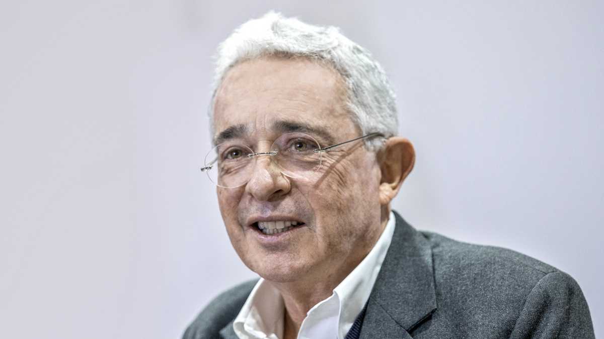 Yo vengo a defender mi honra”: expresidente Álvaro Uribe en audiencia de  preclusión