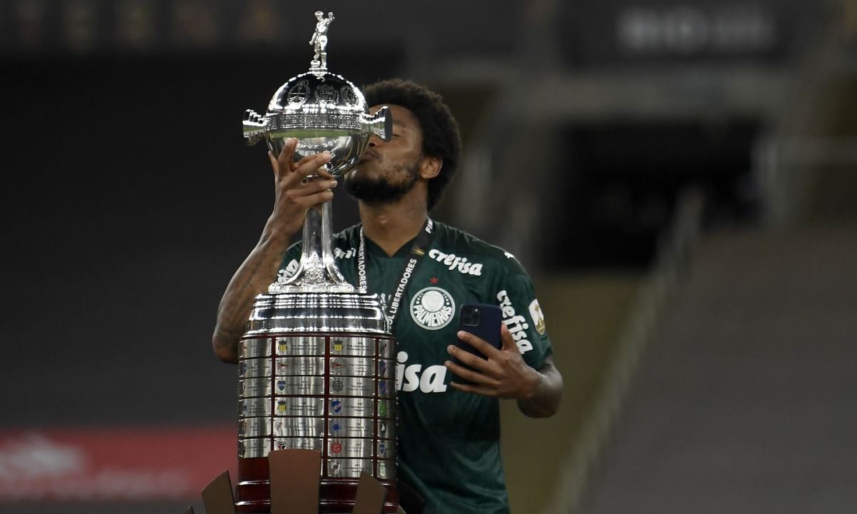 Trofeo Copa Libertadores. Foto: Mauro Pimentel – Pool/Getty Images