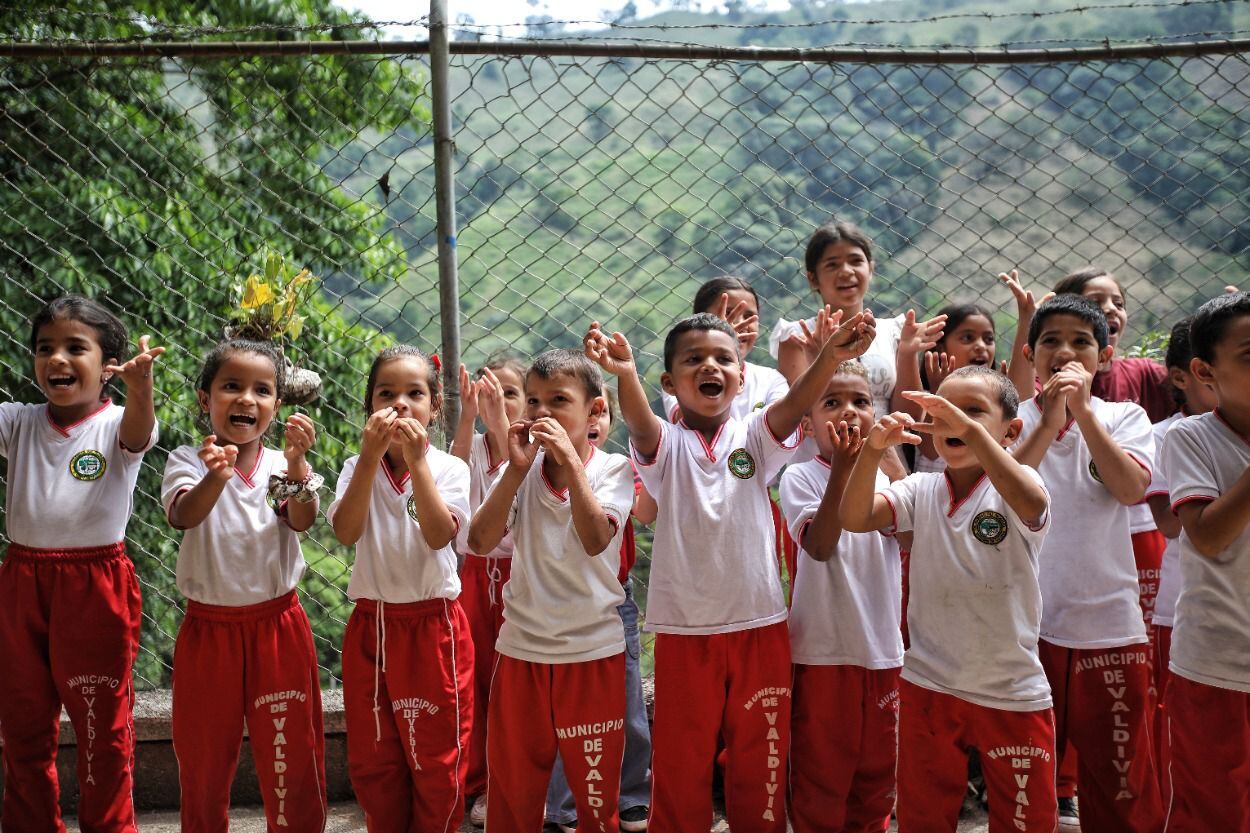 Este año los kits escolares llegaron a 17.375 niños que cursan primaria y habitan en 16 municipios y 200 veredas del área de influencia de la Central Hidroituango.