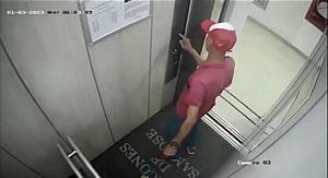 Este es el hombre que fue grabado golpeando a un perro dentro de un ascensor en Barranquilla.
