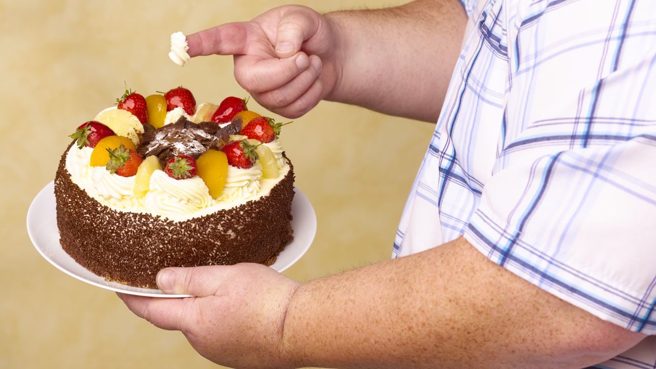 Persona con diabetes come pastel