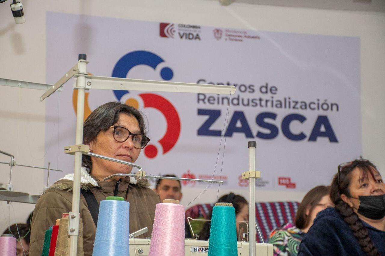 En la zona del 20 de Julio de Bogotá entrará en operación el segundo Centro ZASCA de la capital del país con enfoque en confecciones, el cual atenderá en su primera convocatoria a 103 beneficiarios, entre unidades productivas, emprendimientos y Mipymes.