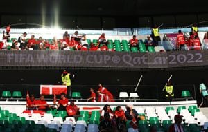 Aficionados de Túnez ocupando las tribunas antes de su duelo frente a Dinamarca