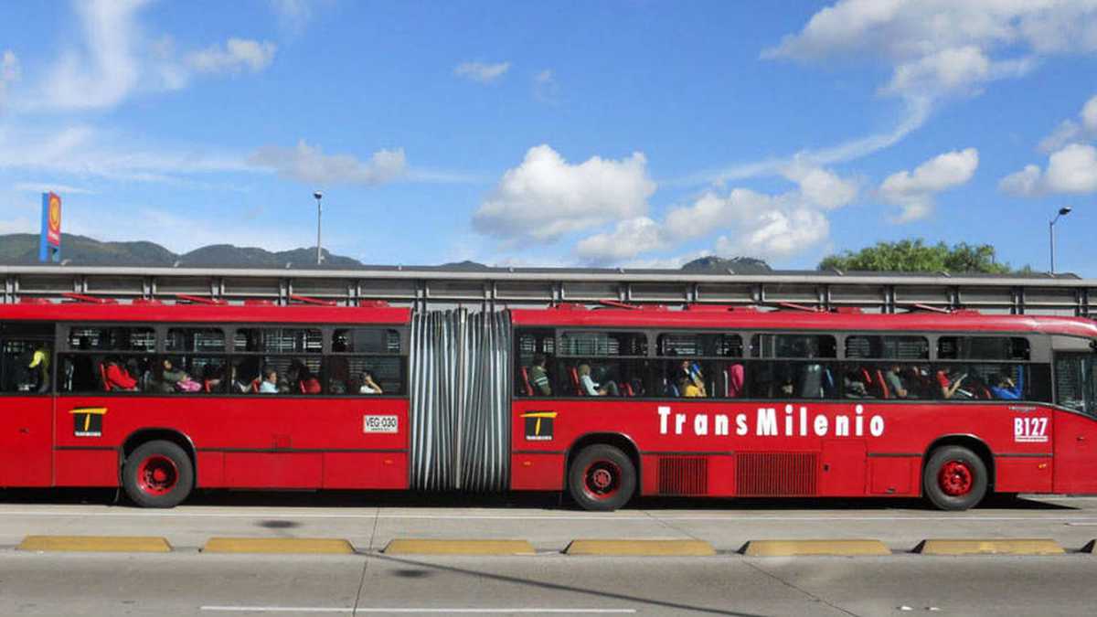 Crece el debate por lo impactos ambientales del diésel de los buses de Transmilenio.
