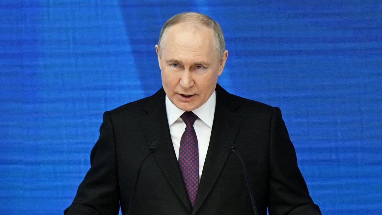 El presidente ruso Vladimir Putin pronuncia su discurso anual ante la Asamblea Federal, en Moscú, Rusia, el 29 de febrero de 2024.