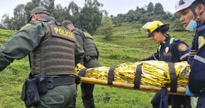 Anciano de 82 años rescatado en una montaña de La Estrella, Antioquia, tras estar desparecido tres días.