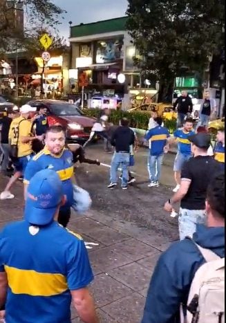 Hinchas de Boca Juniors Pelean en Manizales.
