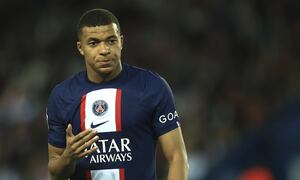 PSG's Kylian Mbappe during the French League One soccer match between Paris Saint-Germain and Nice at the Parc des Princes in Paris, Saturday, Oct. 1, 2022. (AP Photo/Aurelien Morissard)