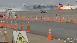 Choque entre avión y carro de bomberos causó la muerte de dos personas, en aeropuerto de Lima, Perú.