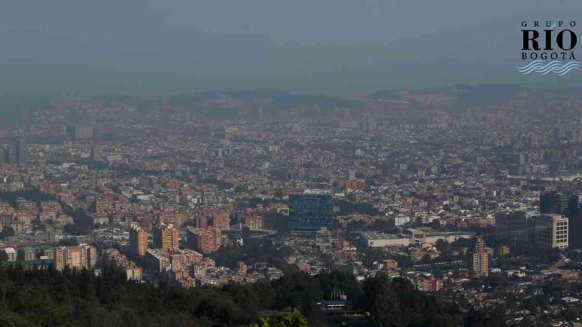 Por la mala calidad del aire, de acuerdo con un informe de Planeación Nacional, en Bogotá, cada año, pierden la vida 2.000 personas. Foto: Guillermo Torres.