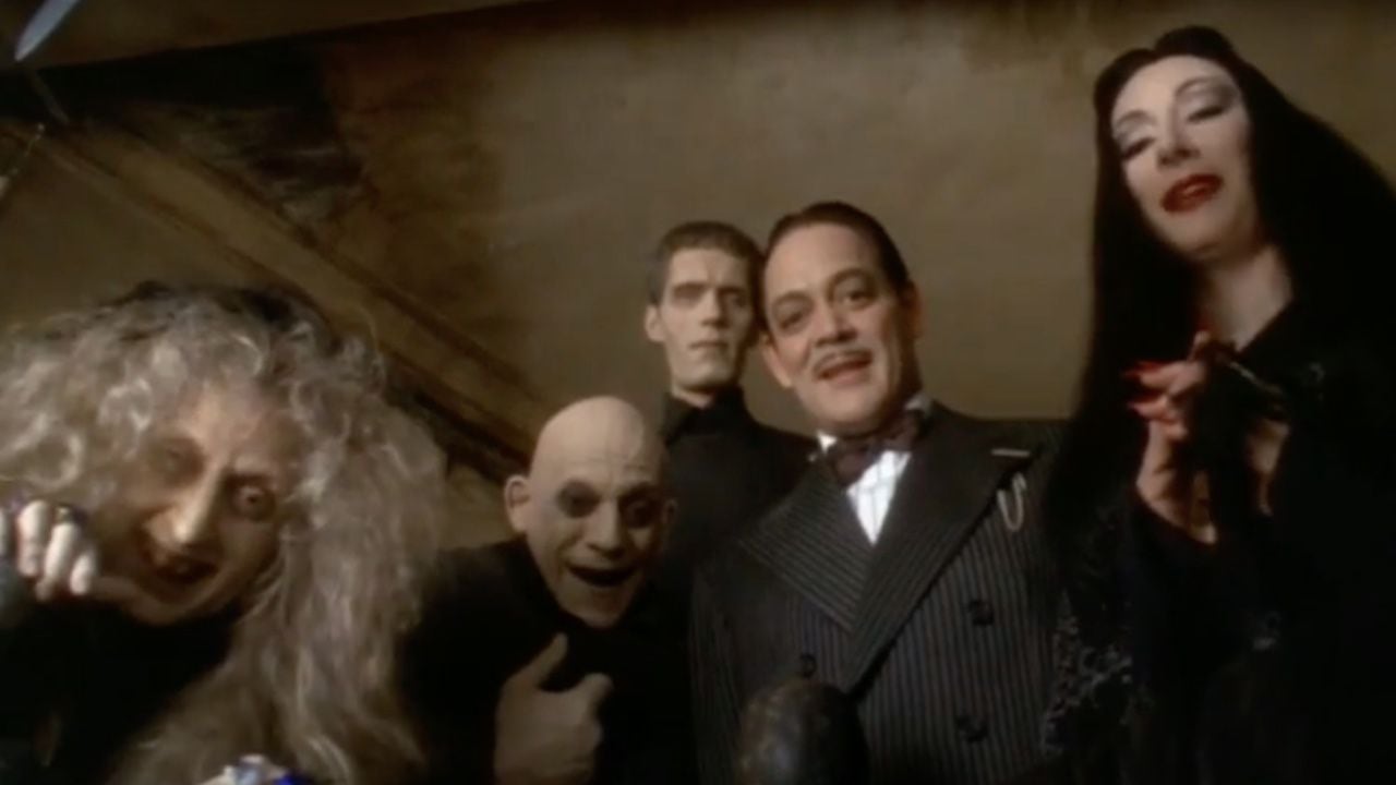 Una de las películas para disfrutar en Acción de Gracias es Addams Family Values