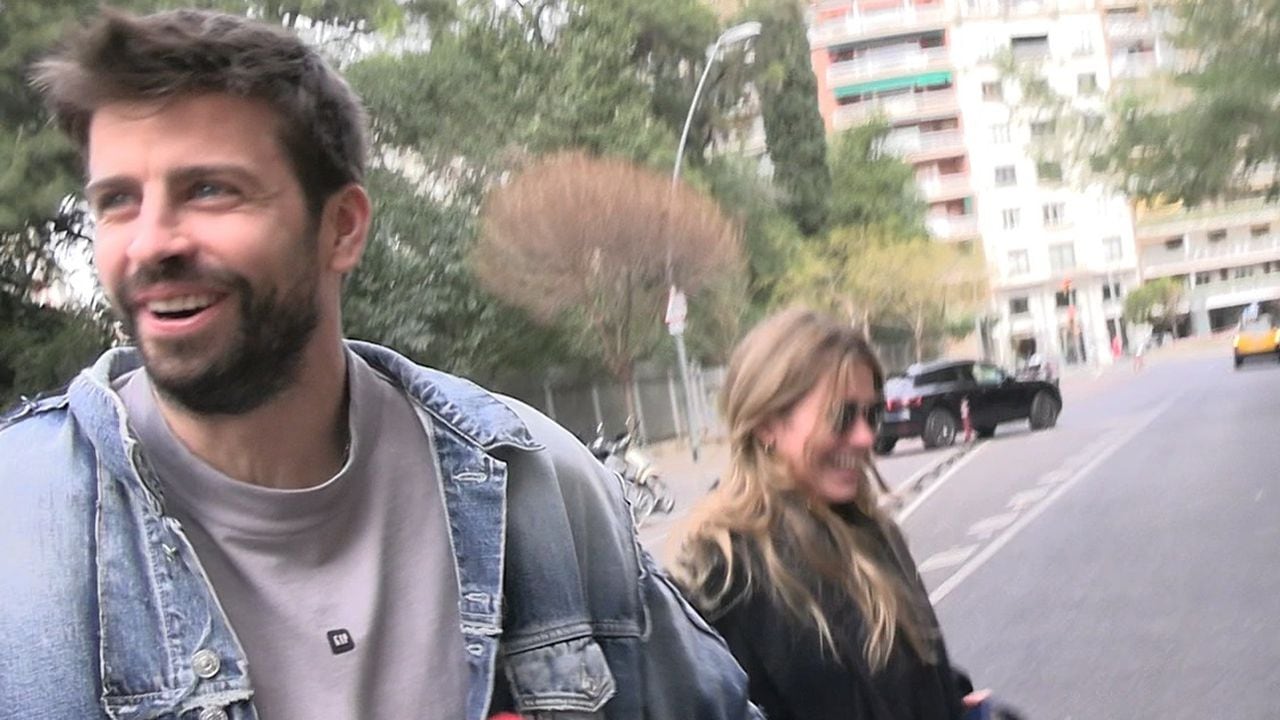 Gerard Piqué y Clara Chía, de la mano y entre risas, responden por fin a las preguntas de la prensa