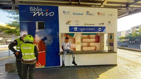 Vuelve y juega, el BiblioMIO de la Terminal Paso del Comercio de Cali lo volvieron a vandalizar; hay un capturado.