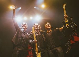 Andrés Cepeda, Juanes, cantaron en el Viajante Tour de Fonseca en el Movistar Arena