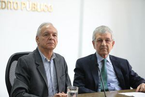 Ministro de Hacienda, Ricardo Bonilla y el director de la Cámara Colombiana de Infraestructura, CCI, Juan  Martín Caicedo.
Foto: Cortesía Minhacienda para El País