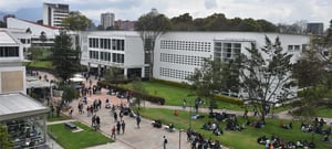 La Universidad Nacional ofrece cursos de idiomas que no son necesariamente para los estudiantes de la institución.