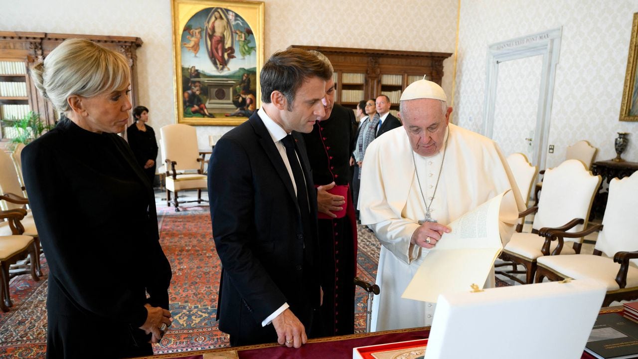 Papa Francisco y Emmanuel Macron