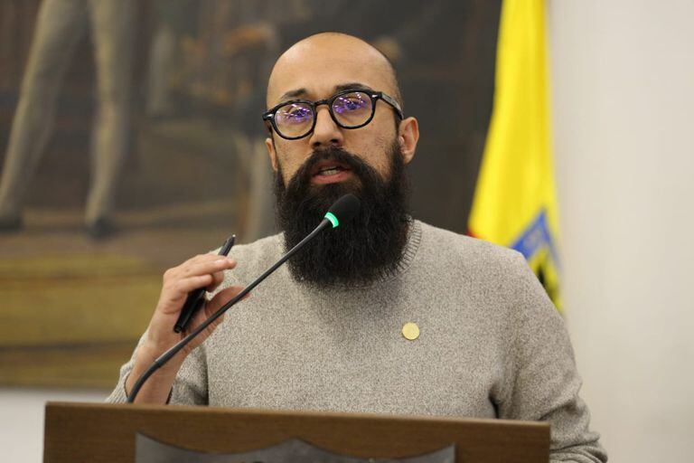 El Polo Democrático oficializó al concejal Carlos Carrillo, como candidato a la Alcaldía de Bogotá
