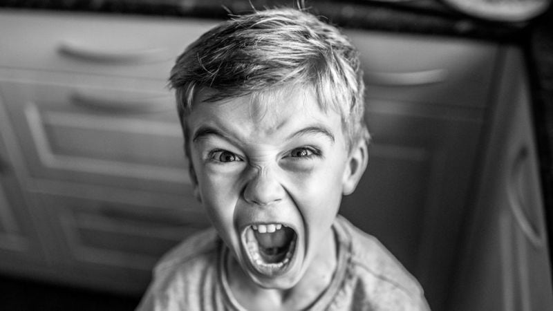 El enojo es una de las emociones características que se expresan con gritos. Pero no es la única.