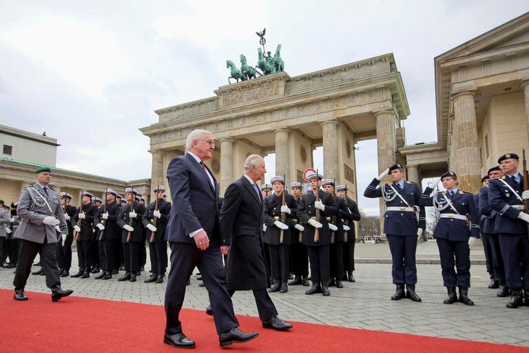Frank-Walter Steinmeier y el rey Carlos de Gran Bretaña