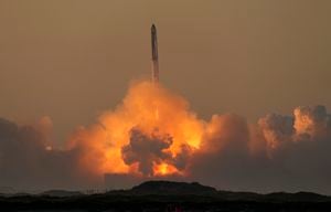 El cohete Starship de SpaceX despega desde Boca Chica, Texas, el 18 de noviembre de 2023.