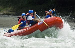 El rafting es uno de los deportes extremos que se puede practicar en varios sitios de Cundinamarca.