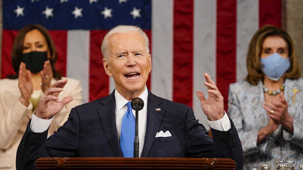 Joe Biden llama a ricos y grandes empresas a pagar impuestos justos