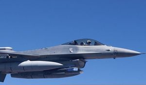 Aviones F-16 de Estados Unidos interceptaron bombarderos rusos cerca de Alaska (imagen de referencia)