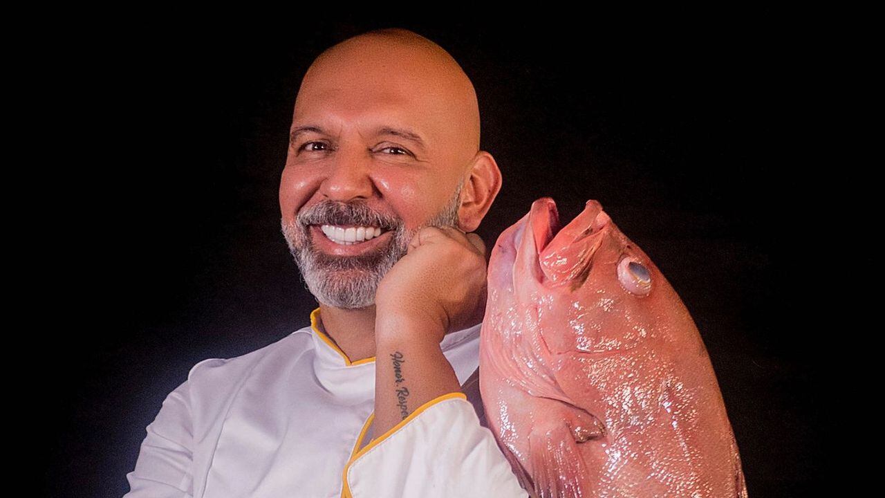 El chef Juan Carlos Amaya se enamoró de los pescados en la cocina de su madre y su abuela.