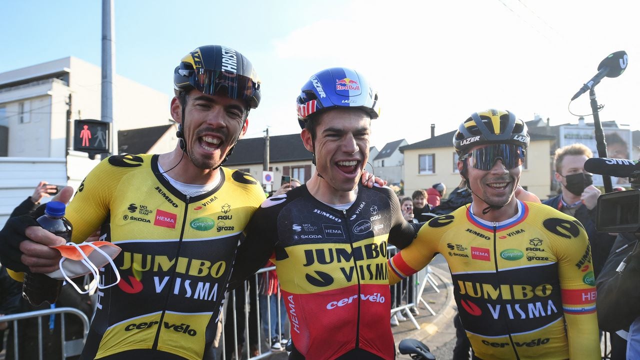 Jumbo-Visma's French rider Christophe Laporte (L), Jumbo-Visma's Belgian rider Wout Van Aert (C) and Jumbo-Visma's Slovenian rider Primoz Roglic (R) celebrate after crossing the finish line at the end of the 1st stage of the 80th Paris - Nice cycling race, 160 km between Mantes-la-Ville and Mantes-la-Ville, on March 6, 2022. (Photo by FRANCK FIFE / AFP)