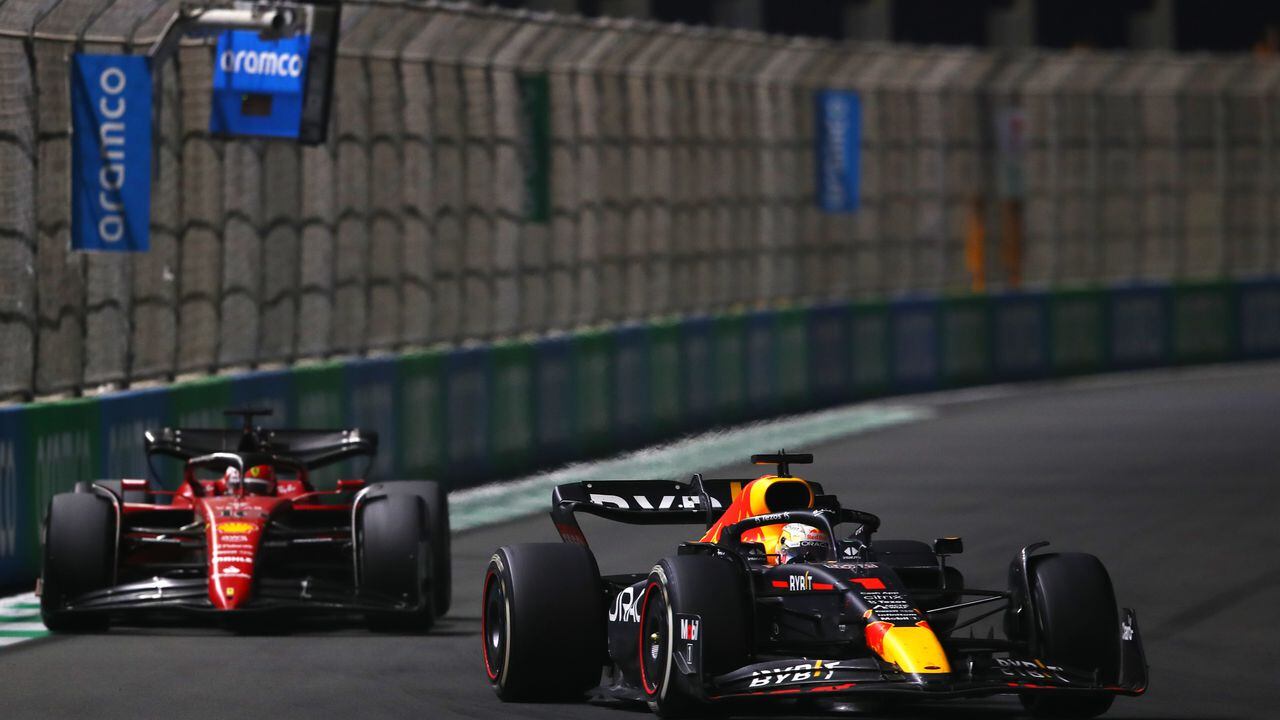 JEDDAH, SAUDI ARABIA - MARCH 27: Max Verstappen of the Netherlands driving the (1) Oracle Red Bull Racing RB18 leads Charles Leclerc of Monaco driving (16) the Ferrari F1-75  during the F1 Grand Prix of Saudi Arabia at the Jeddah Corniche Circuit on March 27, 2022 in Jeddah, Saudi Arabia. (Photo by Joe Portlock - Formula 1/Formula 1 via Getty Images)
