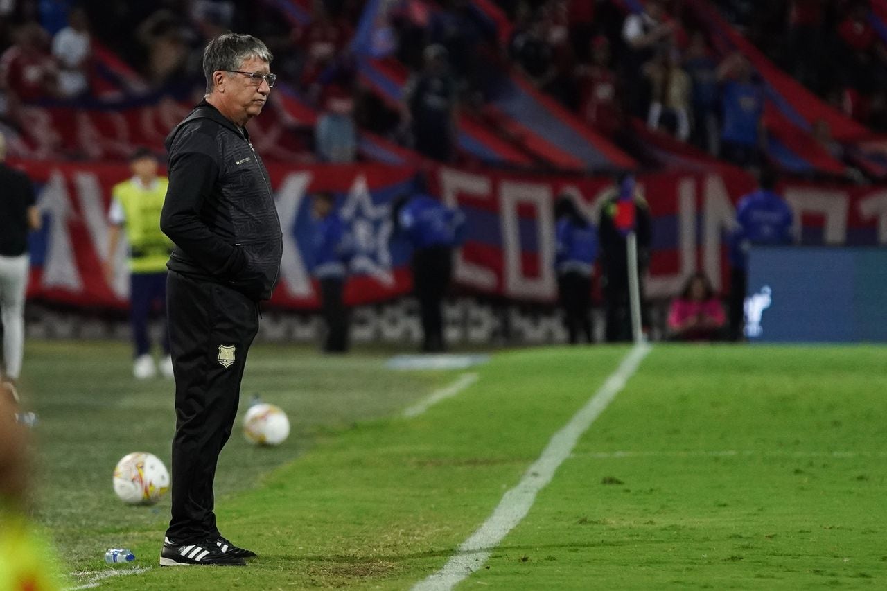 El Bolillo Gómez sale de la institución tras encajar una nueva decepción en su carrera.