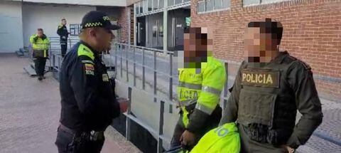 Dos policías en Bogotá fueron capturados por embriagarse en servicio. “Llegaron dando tumbos y con aliento alcohólico”