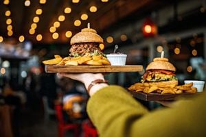 Hamburguesas ganadores del Burger Master. Más de 50 restaurantes fueron destacados.