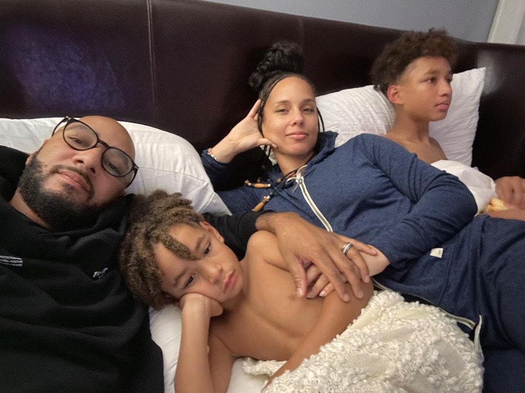 Alicia Keys con su esposo y sus hijos