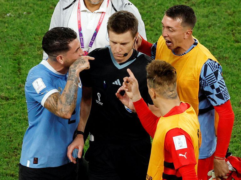 2022 - Group H - Ghana v Uruguay - Al Janoub Stadium, Al Wakrah, Qatar - December 2, 2022 Uruguay players remonstrate with the referee Daniel Siebert after the match REUTERS/Albert Gea     TPX IMAGES OF THE DAY