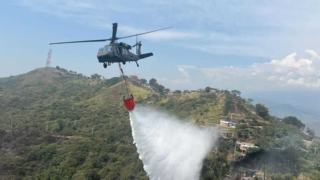 Estados Unidos donó al Ejército colombiano nuevas herramientas para combatir los incendios forestales.