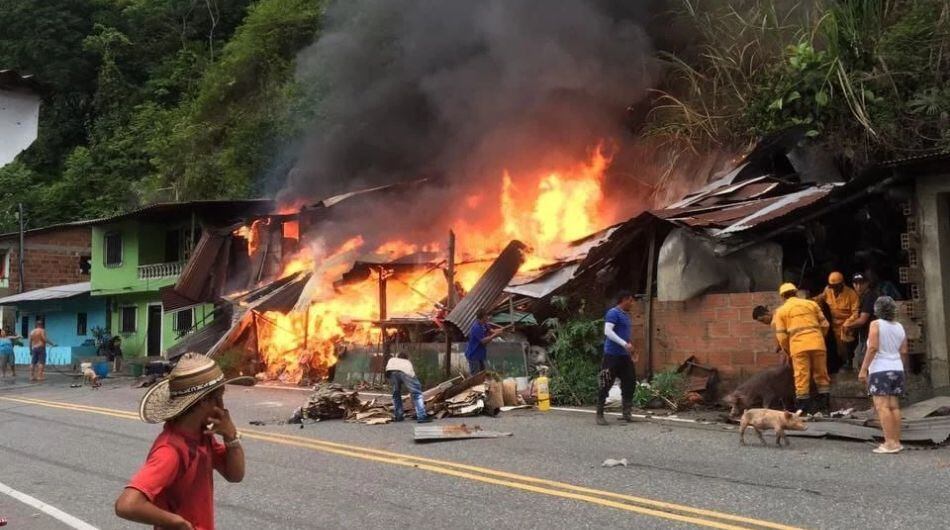 Voraz incendio en Puerto Valdivia, Antioquia.
