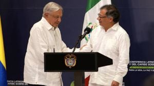 El presidente de México, Andrés Manuel López Obrador, y de Colombia, Gustavo Petro, durante la clausura de la Conferencia Latinoamericana y del Caribe sobre Drogas "Por la vida, la paz y el desarrollo".