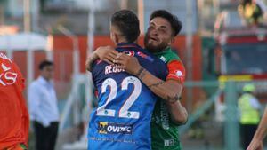 Requena celebra con sus compañeros el gol que significó el 3-1 frente a Colo Colo