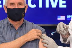 Mike Pence anuncia inminente aprobación de la vacuna de Moderna contra covid-19